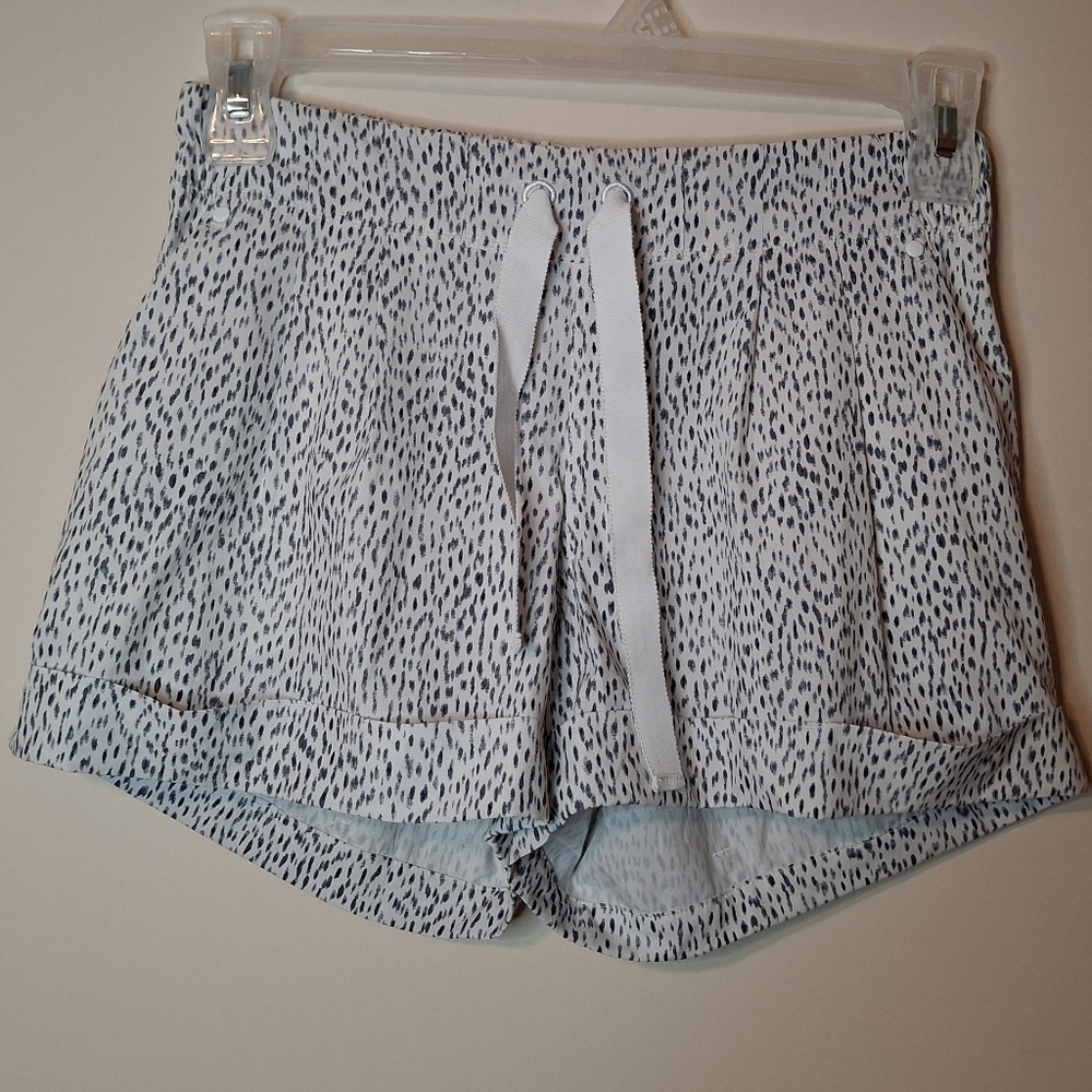 NWOT lululemon Spring Break Away Ultra Swift Shorts